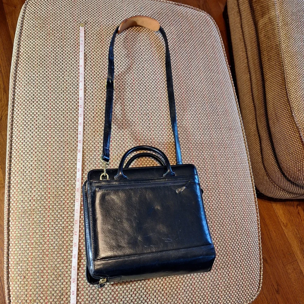 Franklin Covey Black Leather Vintage Messenger Crossbody Bag